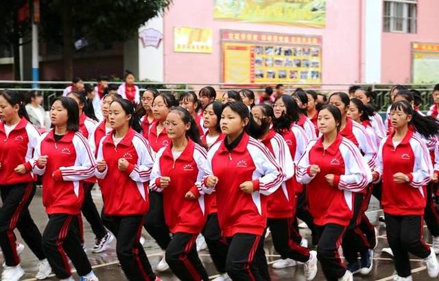 军训炼体魄 汇演展风采丨宣威五中,五中龙泉学校2020年军训汇报表演