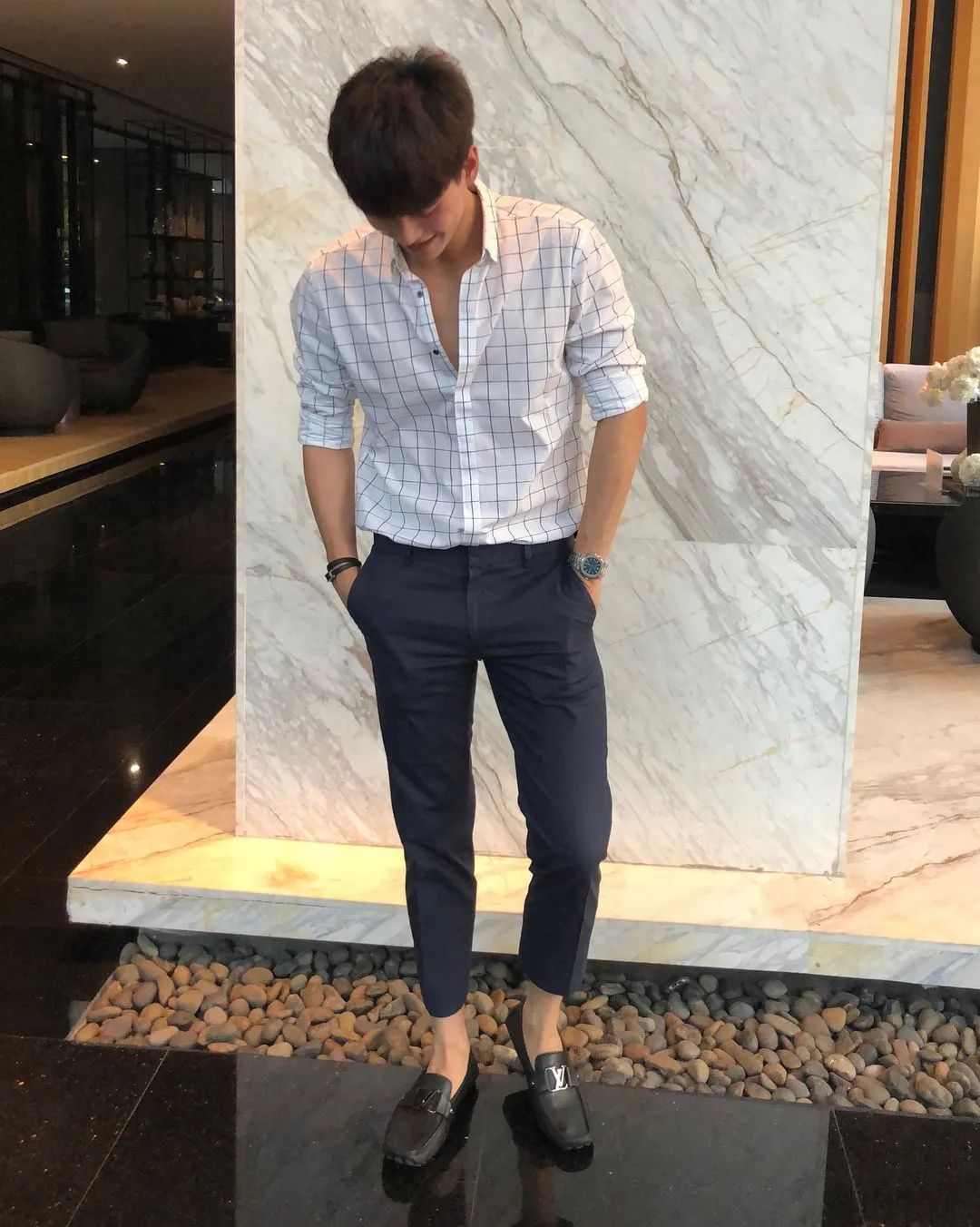 网友爆笑:你让穿豆豆鞋的男人怎么办