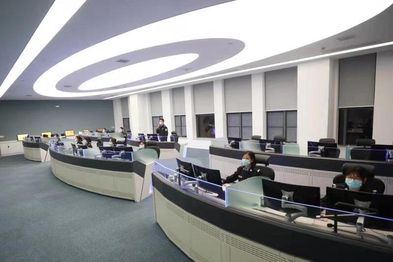 南充110接警员们的除夕夜 在636个报警电话中跨年