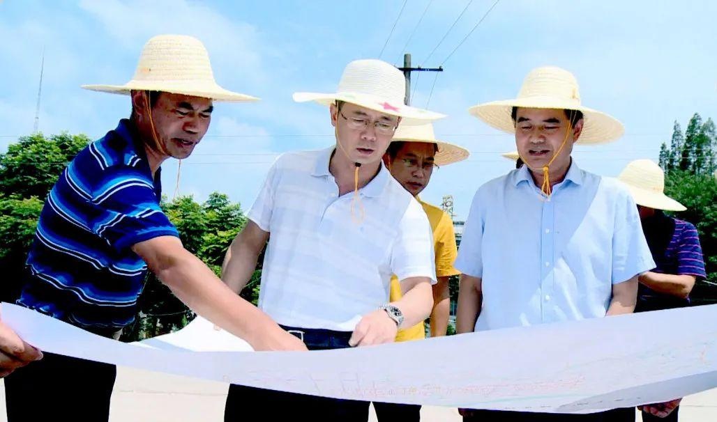 吴朝安:坚决打赢防汛救灾硬仗