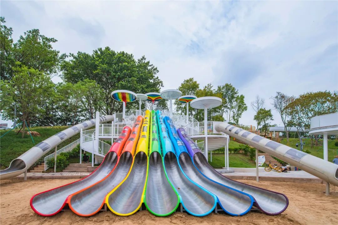 最大儿童公园来了!2000㎡戏水区,彩虹滑梯免费玩!