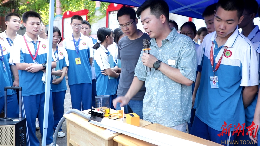 江华二中:放飞科技梦想 展示科技智慧