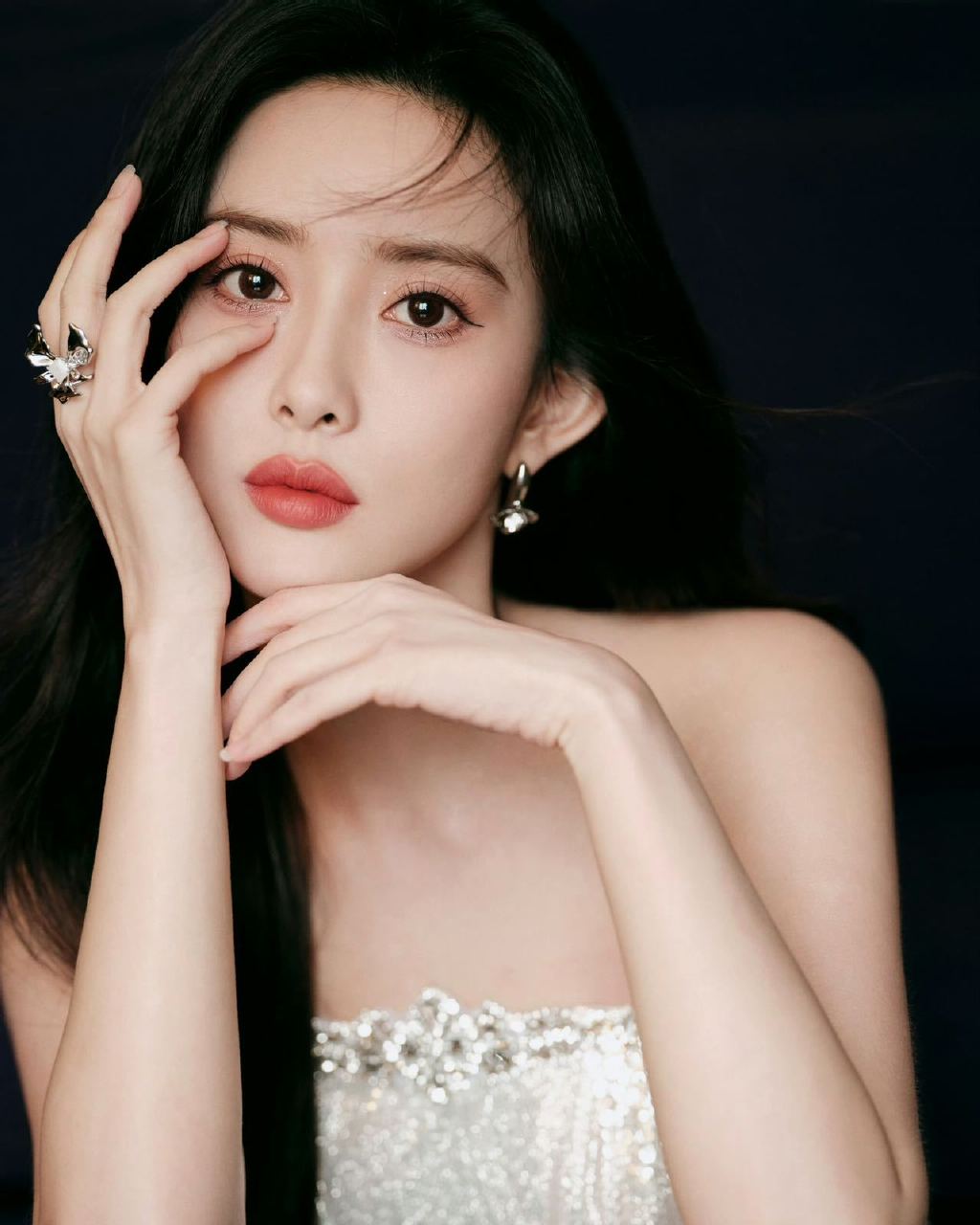 孟子义展现自信美,期待她的新作品