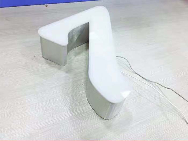 广西南宁树脂字厂家介绍亚克力发光字保养小妙招