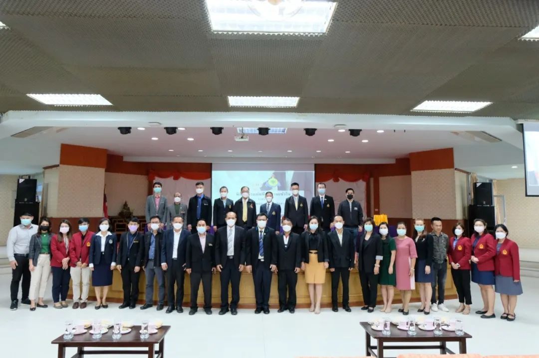 泰国格乐大学与那空帕农大学签署合作备忘录
