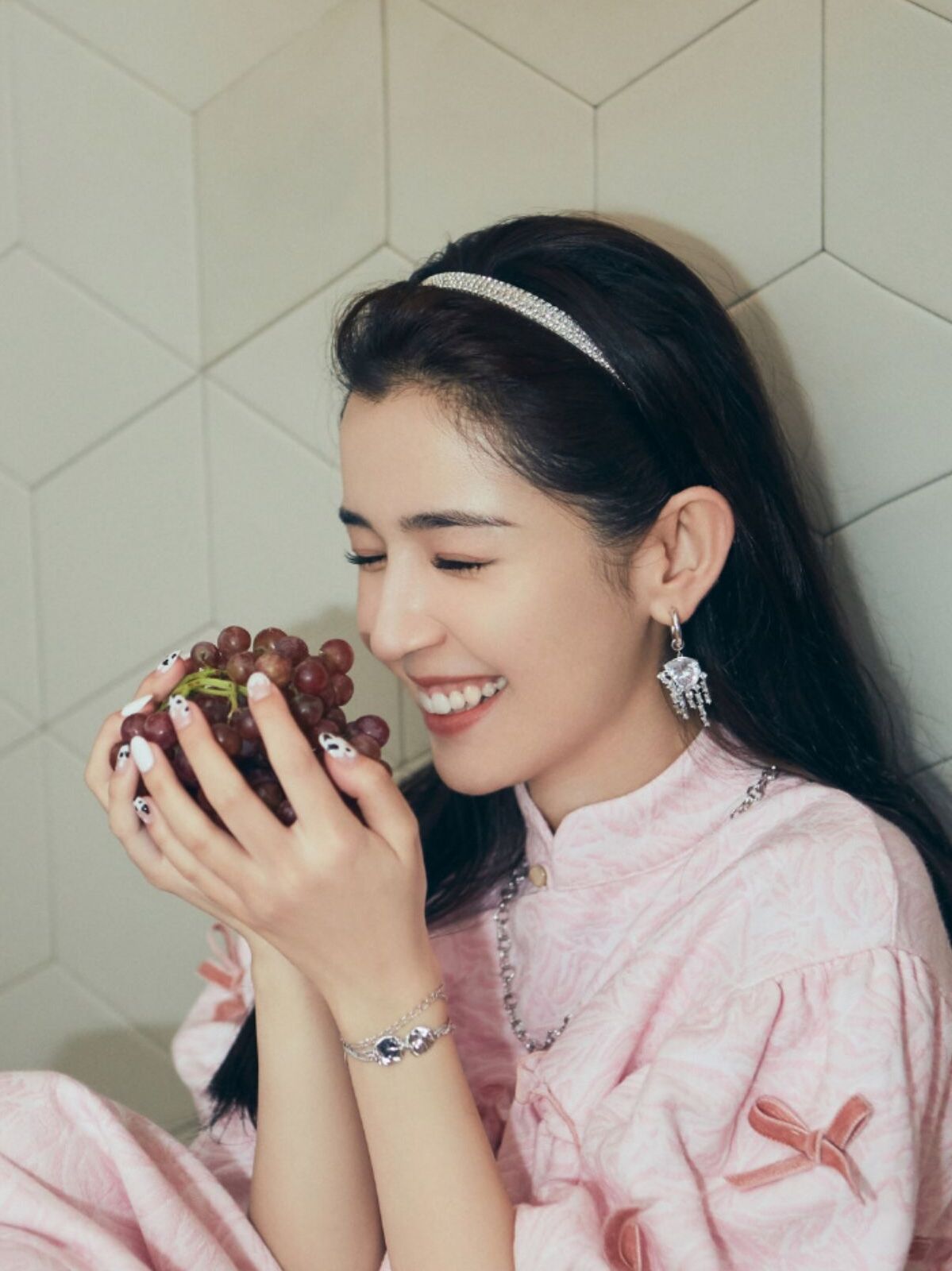 新疆美人穿起旗袍有多好看?瞧瞧俏皮灵动的哈妮克孜,你就明白了