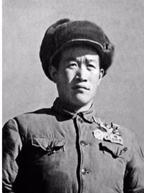杨育才:奇袭白虎团的领军英雄