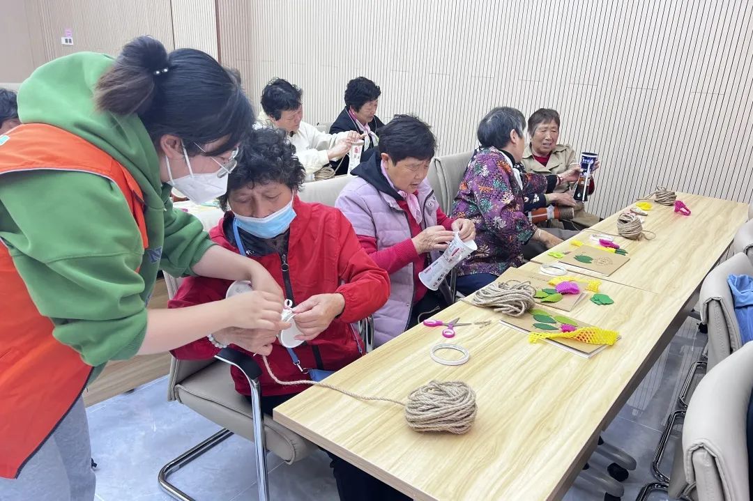 丰富老年人生活,宝山这里举办手工diy活动