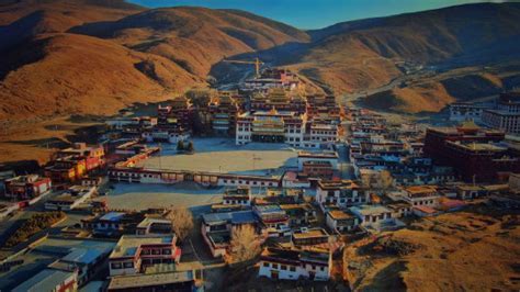 天空之城——四川甘孜勒通古镇-千户藏寨景区旅游攻略