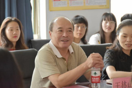 校领导王林山走进经济管理学院讲授"开学第一课"