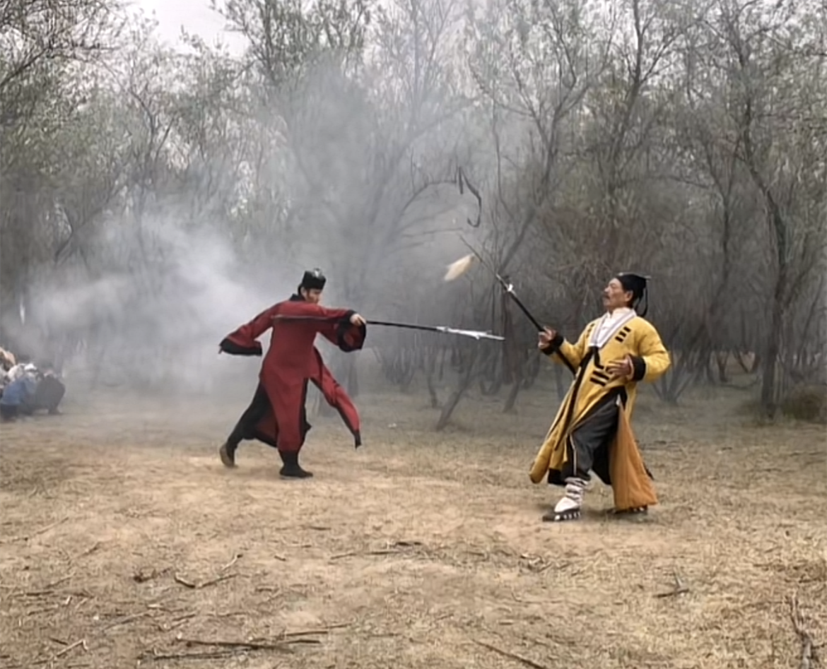 钟发新电影形象曝光!身穿道袍手拿关公刀,英姿丝毫不输林正英