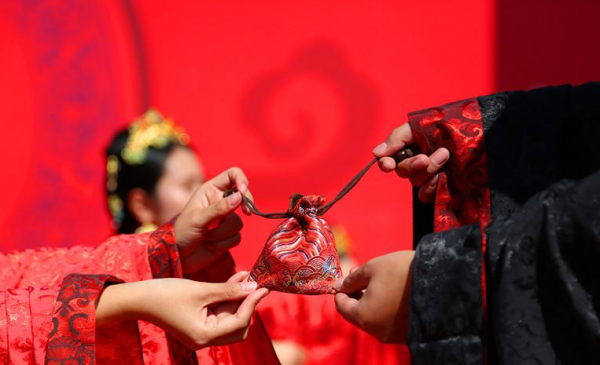 结发夫妻的由来