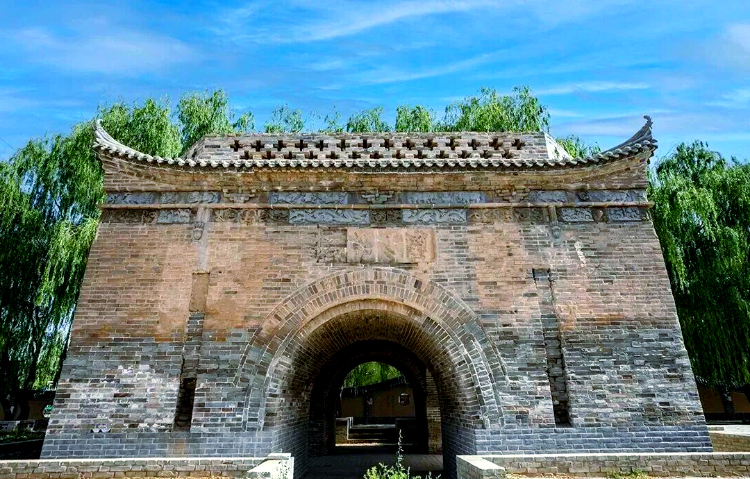 镇靖堡遗址:边陲的历史见证与文化象征