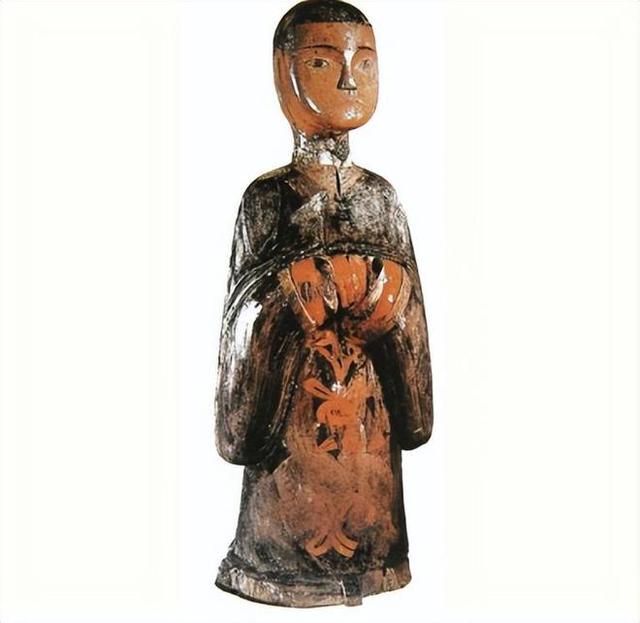 春秋战国时期,楚人在军事上和物质上迅速发展,楚木俑也随之产生