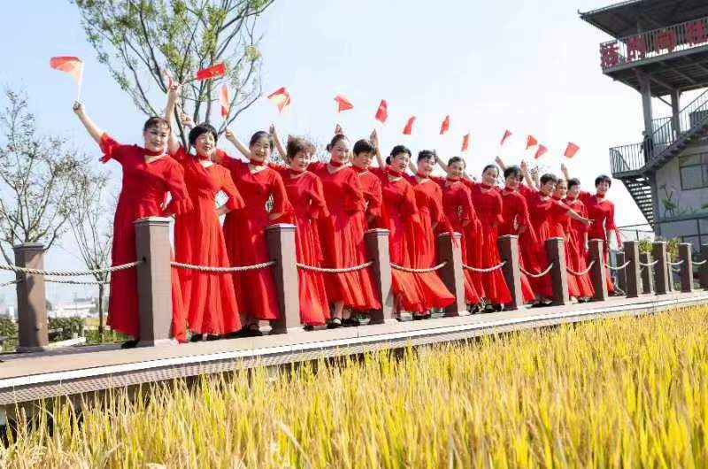 江蘇常州武進前黃雅韻藝術團展示新時代農民新形象新風貌新作為