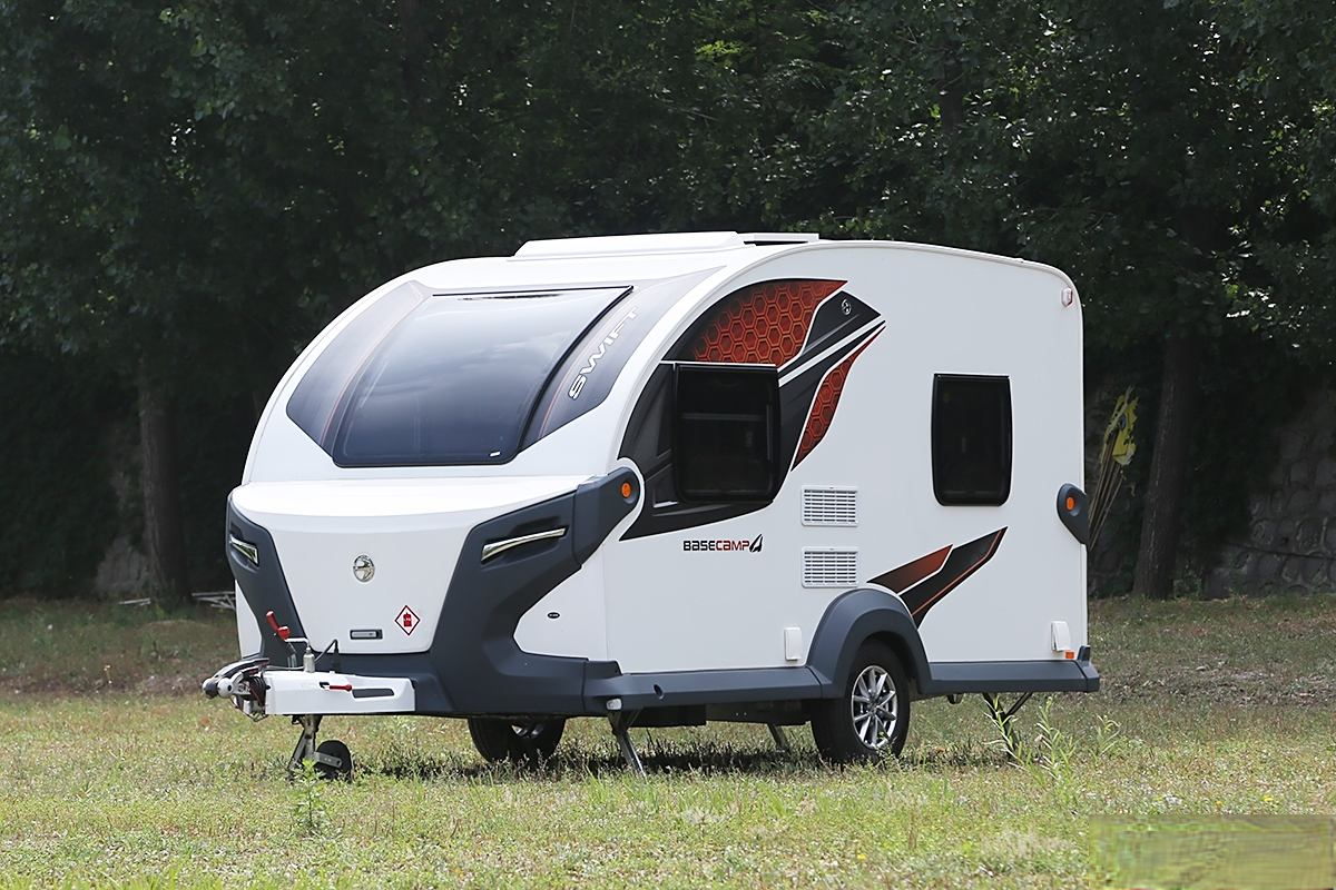 这造型真时尚!实拍斯威夫特basecamp拖挂房车