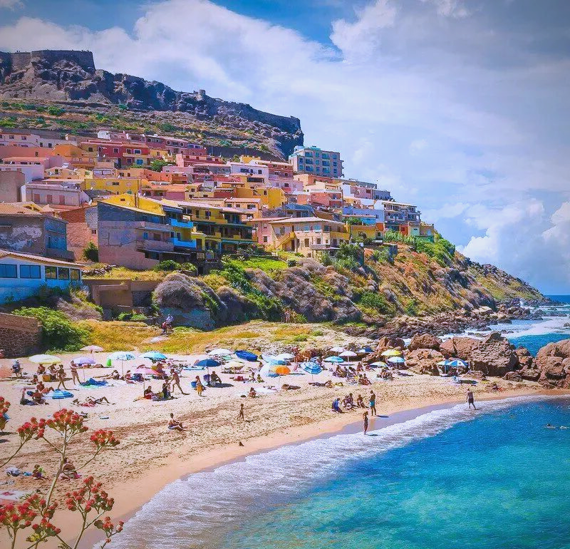 探索科西嘉岛:民族独立与地中海风情的交织