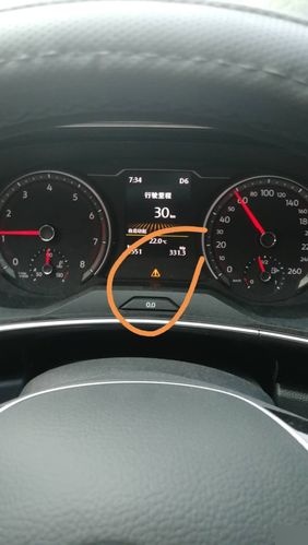 大众速腾右边仪表盘亮黄灯是怎么回事?