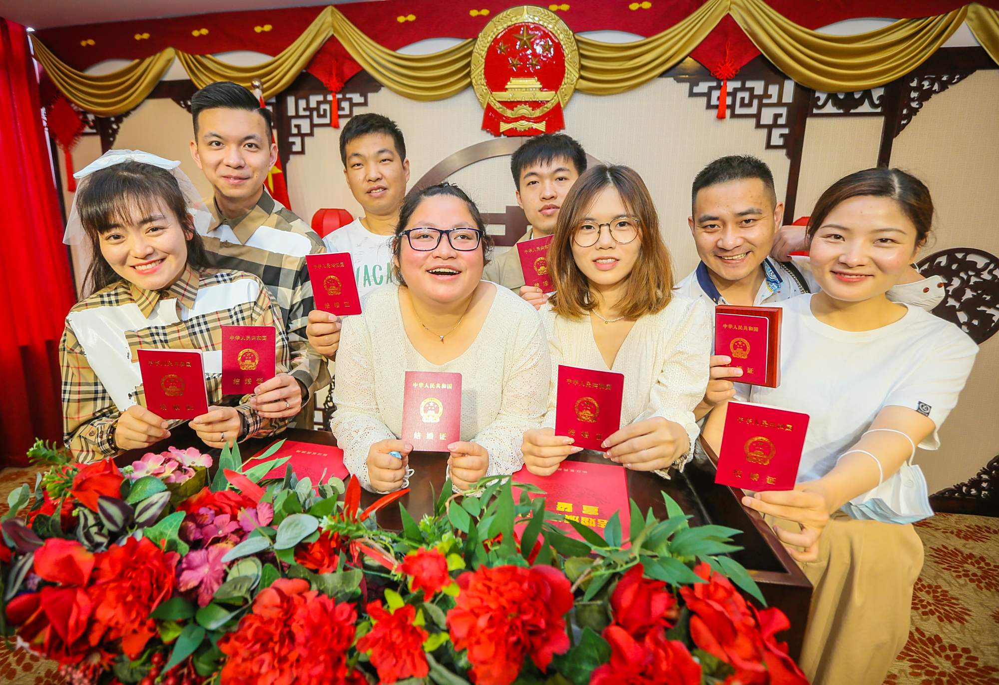 美滋滋甜蜜蜜!"520"结婚登记,现场简直甜齁了