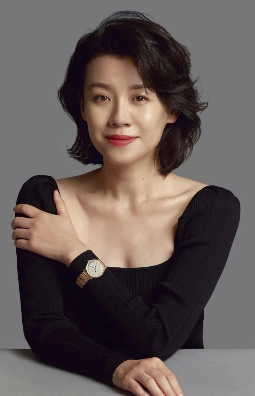 演员,刘琳,49岁,出生于北京一个高知家庭,父母是航天工作者,她从小就
