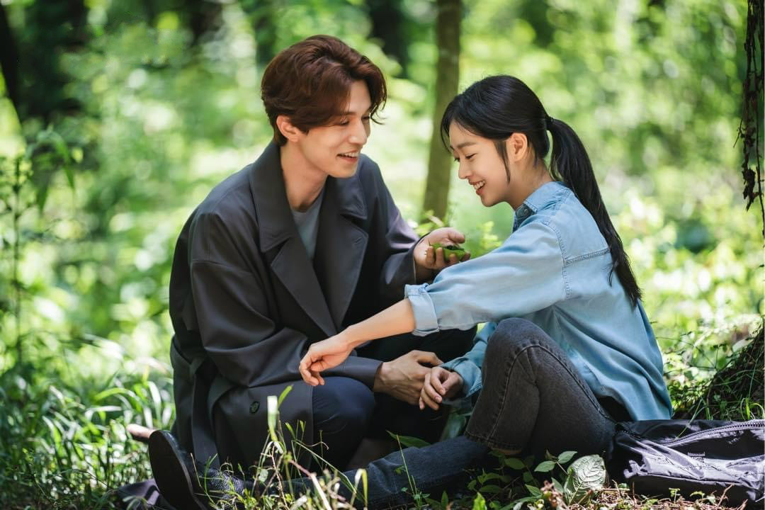 《九尾狐传》开播,李栋旭饰演帅气男狐,故事丰富,都市版聊斋