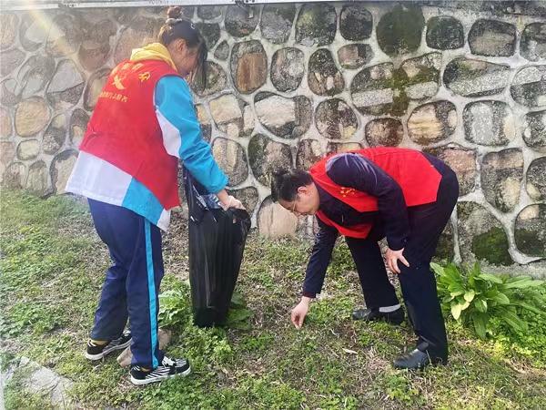 衡陽電大開展同飲湘江水,共護母親河志願服務活動