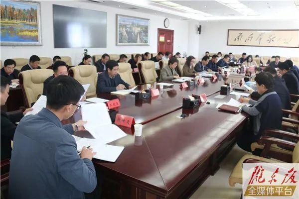 闫晓峰在主持召开庆阳市委文化体制改革专项小组会议时强调 坚持问题