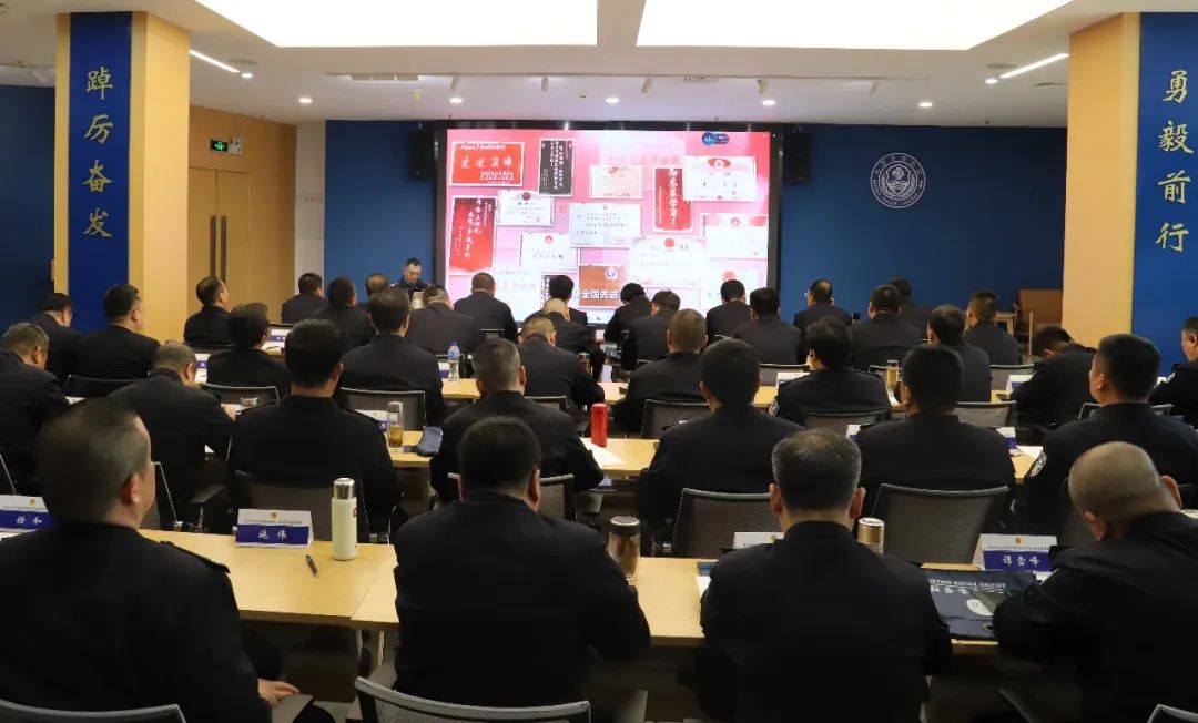 咱家的所长去哪了?在这呢