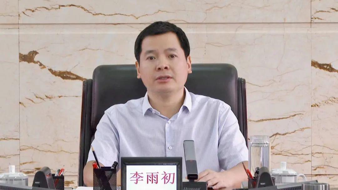 李雨初主持召开县委常委会会议
