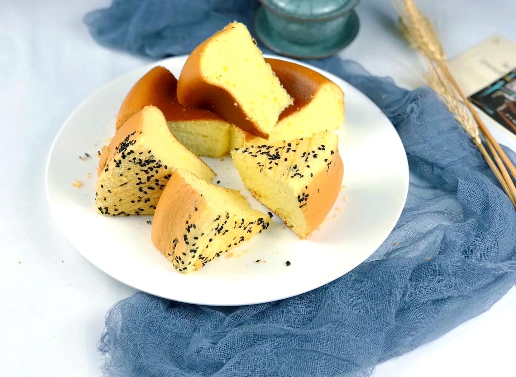 电饭煲戚风蛋糕的制作:湿润口感,不需烤箱