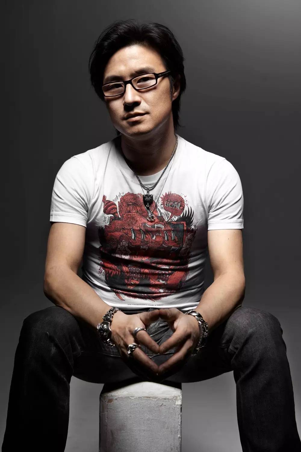 汪峰与章子怡离婚传闻再度引发热议,多家媒体求证真实性
