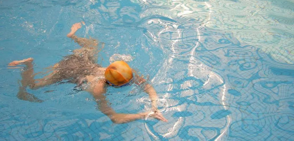 蛙泳的基本动作?游泳需要注意的保护性措施?