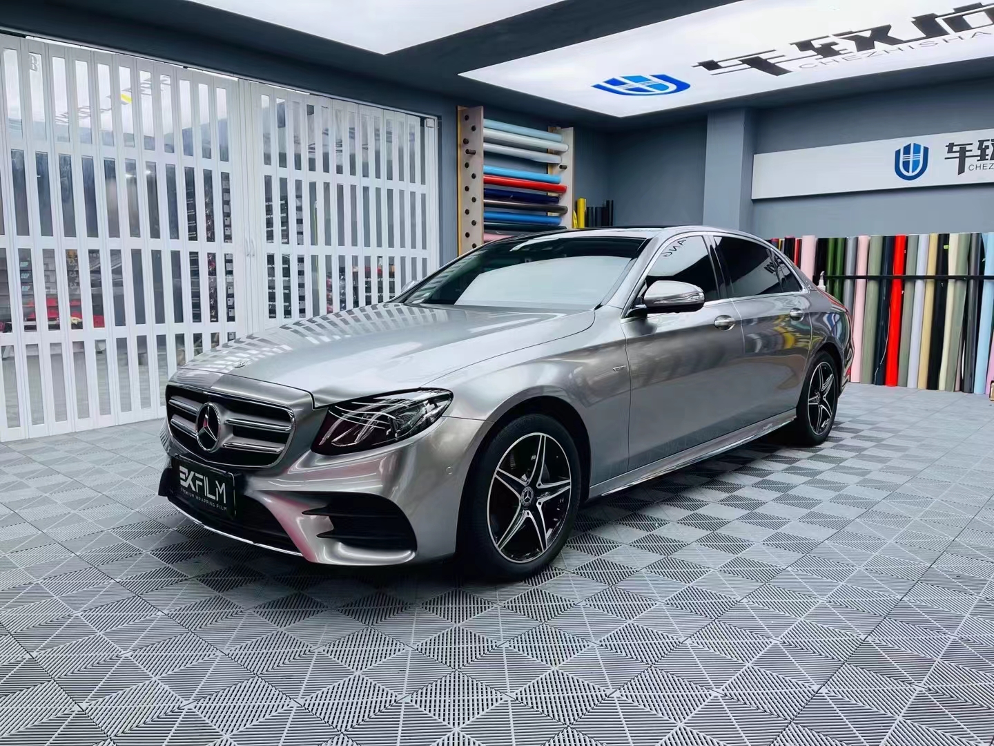 奔驰e300l-ekfilm改色膜液态金属银,流动的金属质感