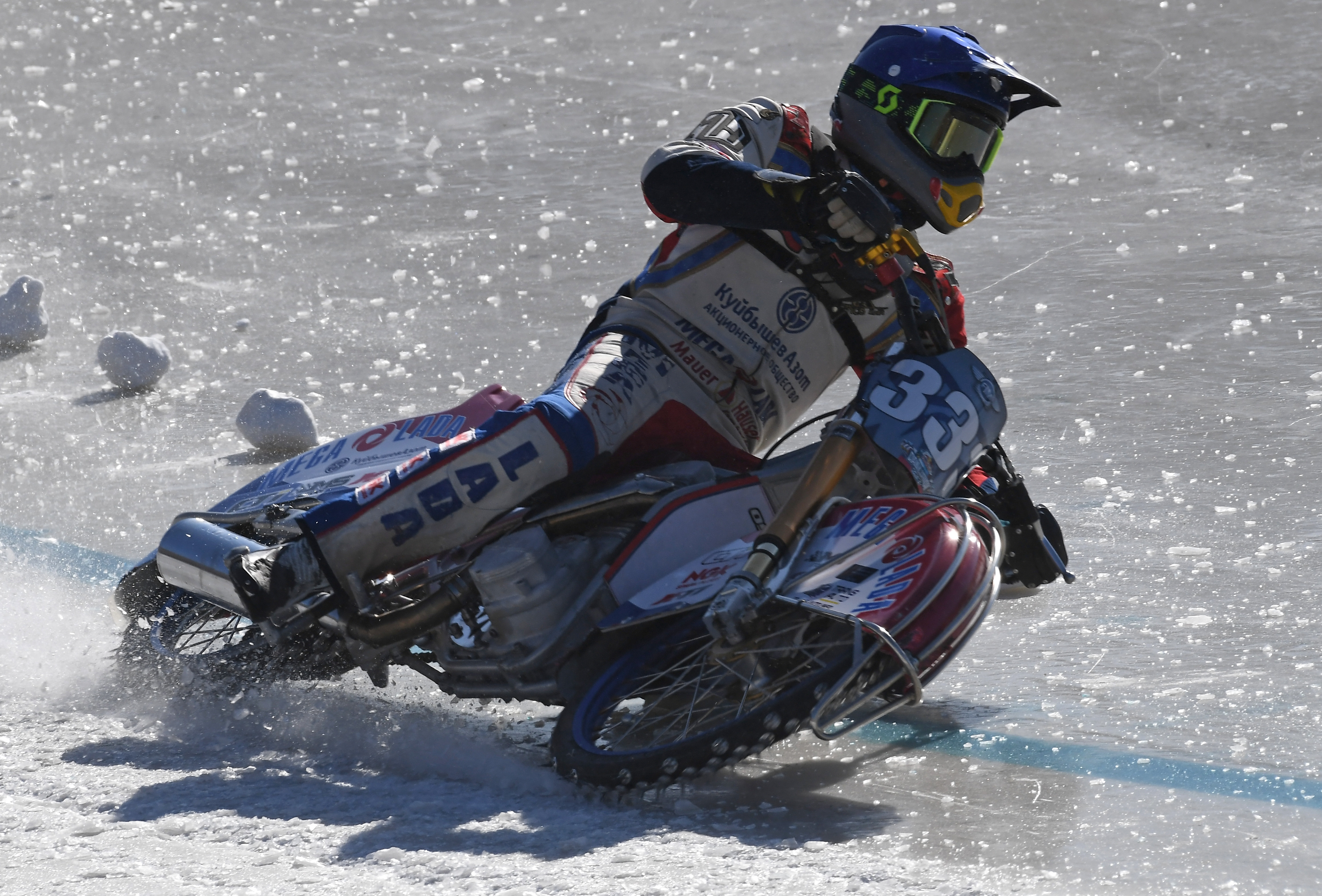 俄罗斯:冰上摩托车赛