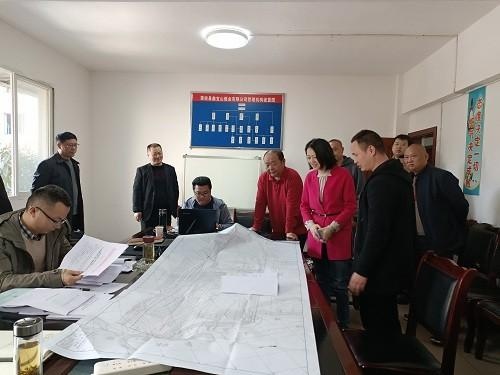 荥经县常务副县长钟雪琴率队对鑫宝山煤业进行安全检查