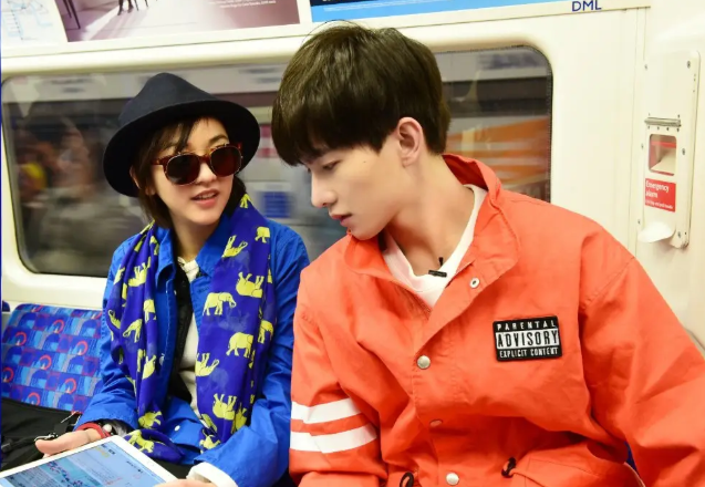 古力娜扎晒《花少3》合照,《花少2》却是杨洋阴影,综艺互撕鼻祖