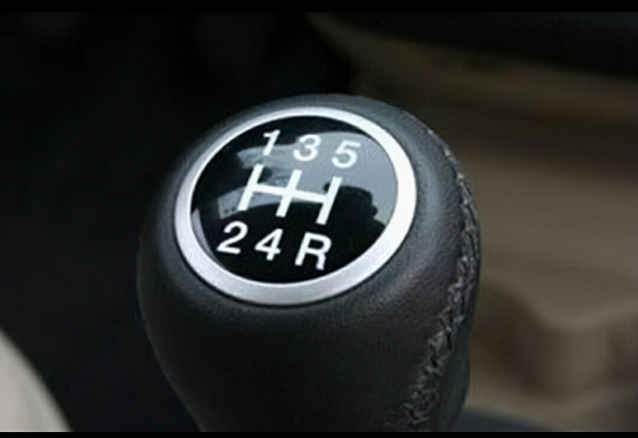 手动挡的车卡档什么问题