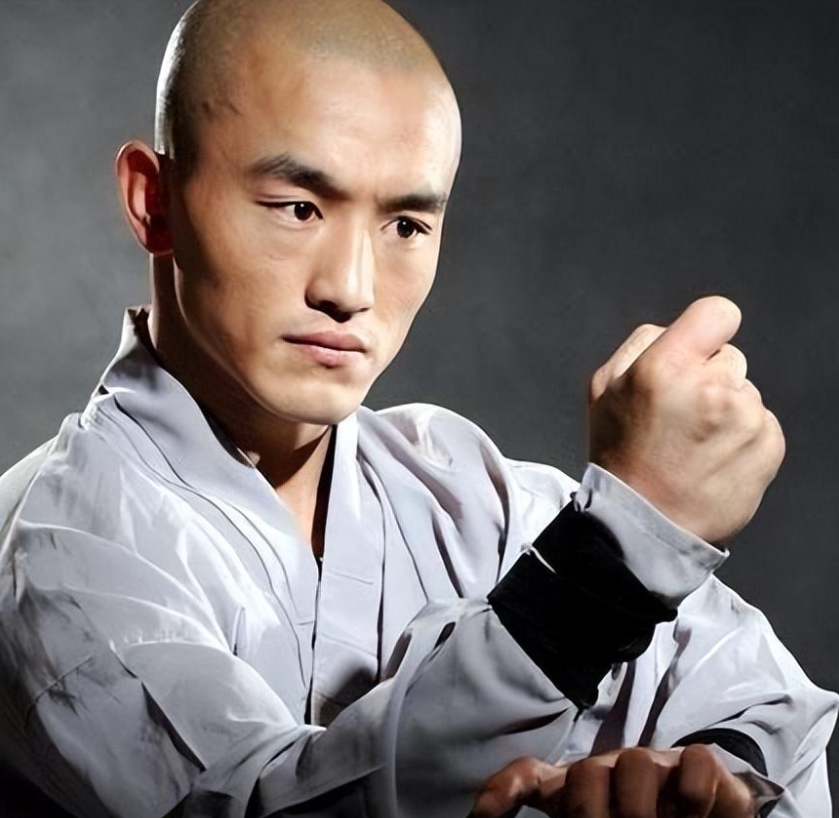 突发!武僧"一龙"被黑衣人袭击,伤口缝合20多针,疑少林寺所为