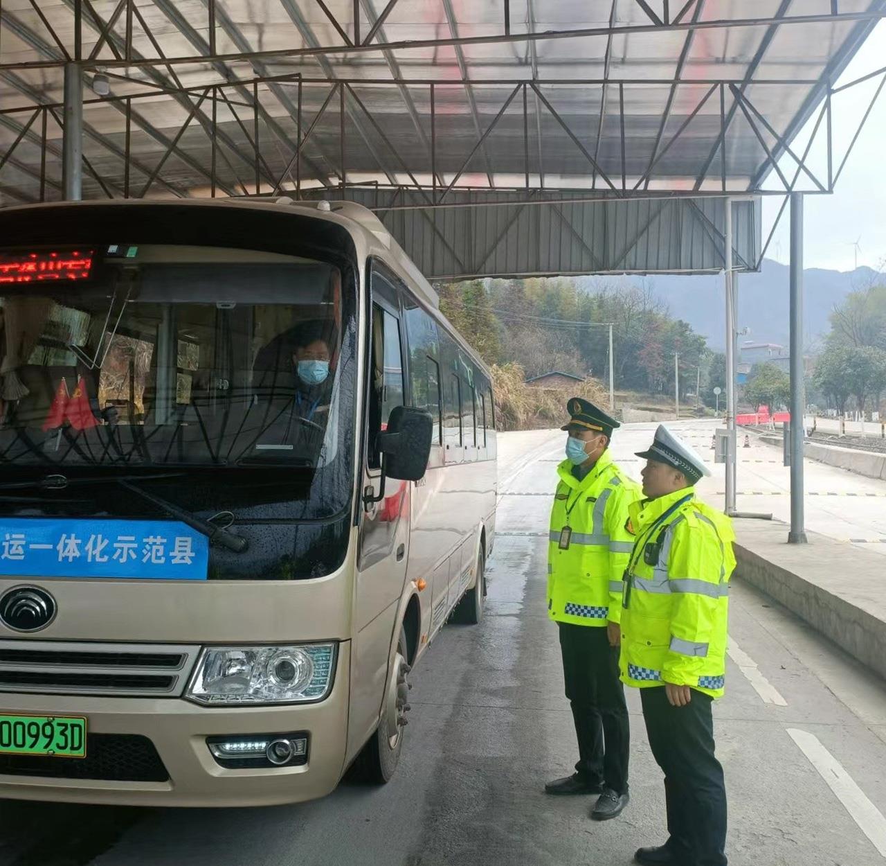 蓝山县交通运输局严查交通违法行为