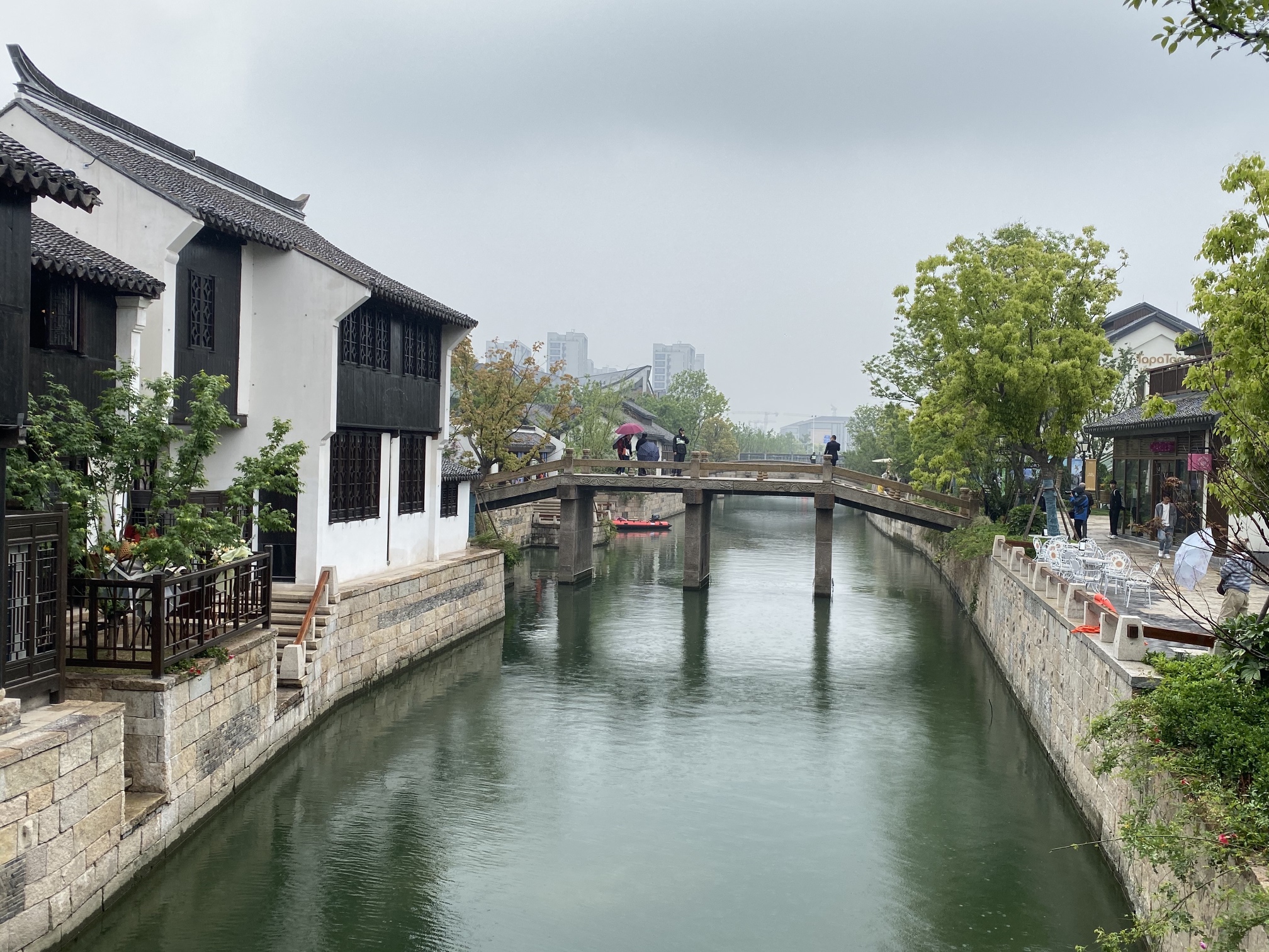 上海城中村改造项目蟠龙天地开业,长三角示范区五五购物节在此启动