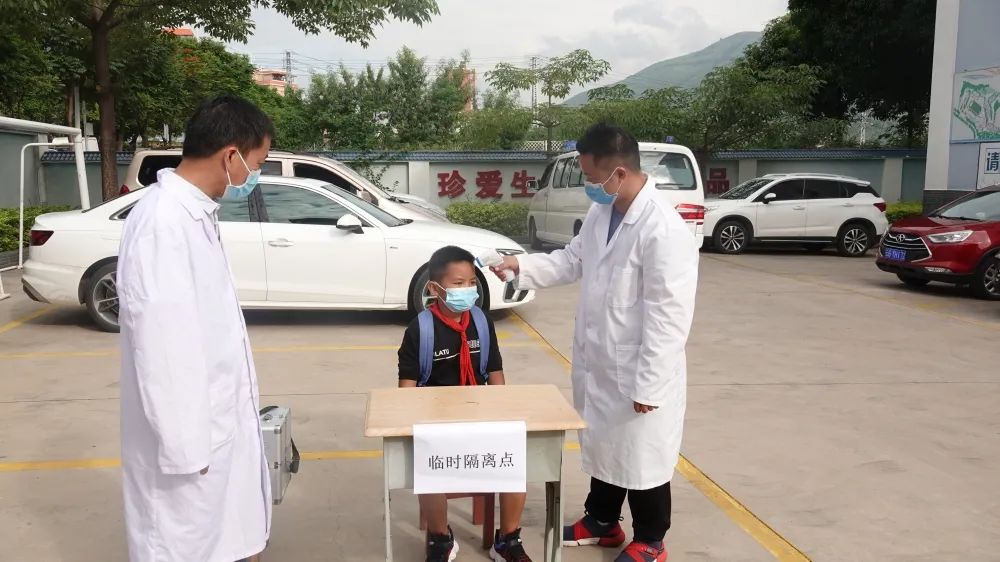 演练于行,防疫于心!南沙镇中心小学开展疫情防控应急演练