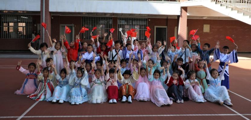 苏虎街实验小学举行"传承红色基因 我和我的祖国"主题校会活动