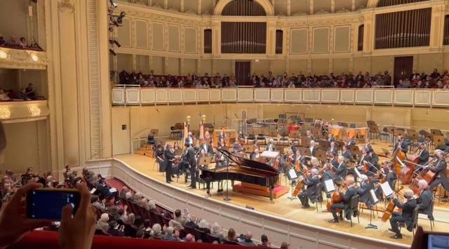 华裔钢琴家陆逸轩惊艳亮相芝加哥交响乐团