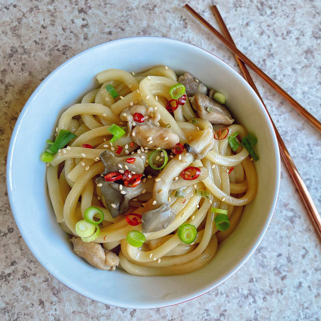 鮮菇雞肉燜烏冬麵,快手午餐,15分鐘開吃