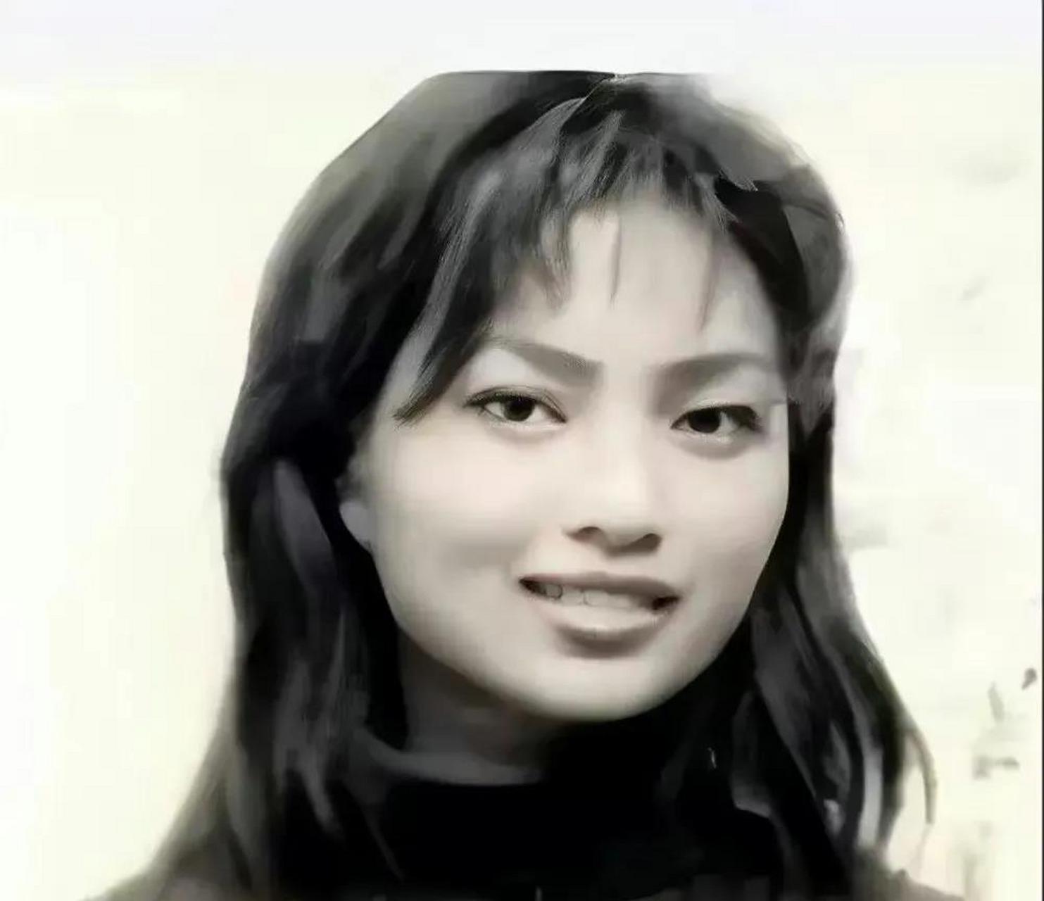 网友发文:韩国总统夫人金建希的美貌进阶时