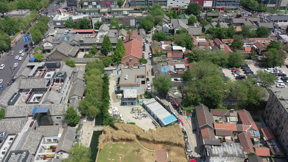 盛夏时节,济南四十多条明清古街巷构成的明府城尽显古朴典雅