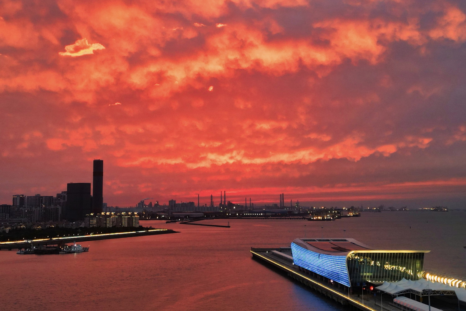 城事|在魔都的夏日傍晚,赴一场晚霞之约