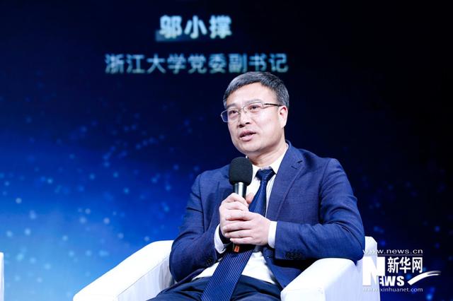 邬小撑:从"易"着手,结合个人实际生动讲好思政故事