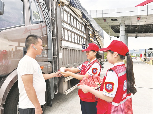 河北高速集团承德分公司多措并举应对持续高温天气