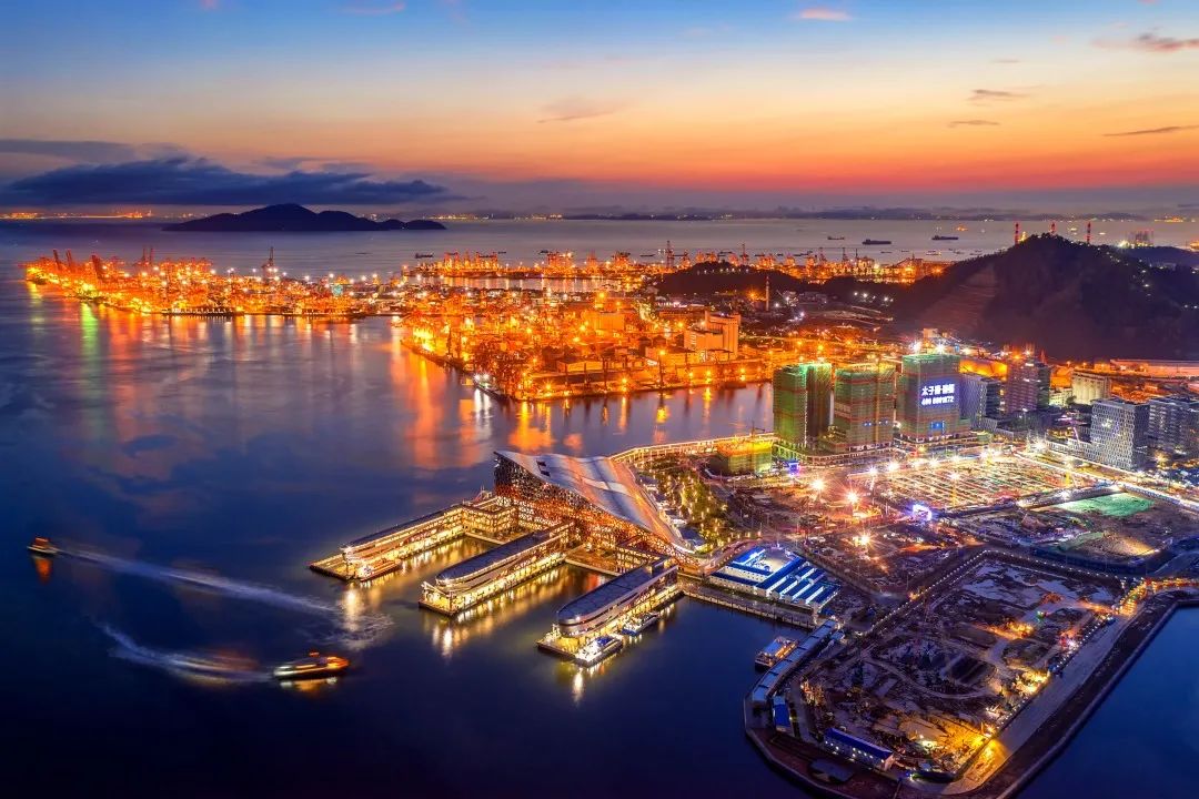 1979年7月8日,一声开山炮响,硝烟腾起,招商局在广东省宝安县蛇口公社